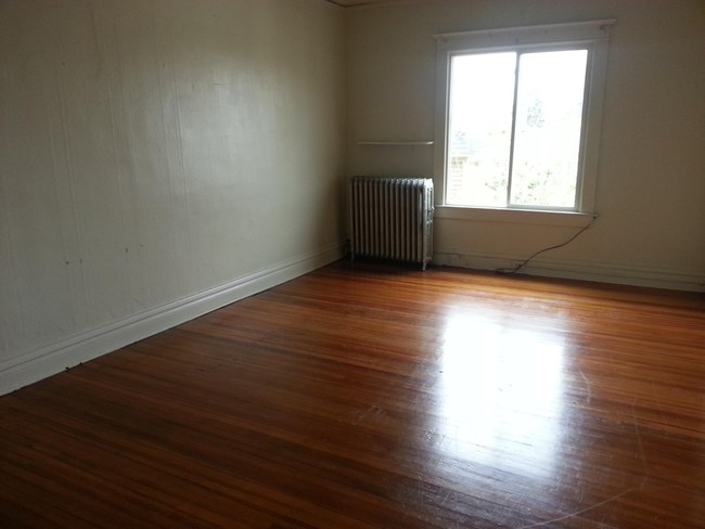 Foto del edificio - 215 E 18th St