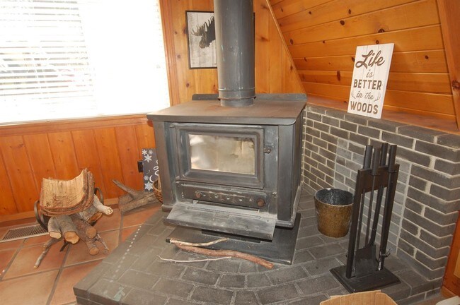 Building Photo - 1628 Thrush Rd