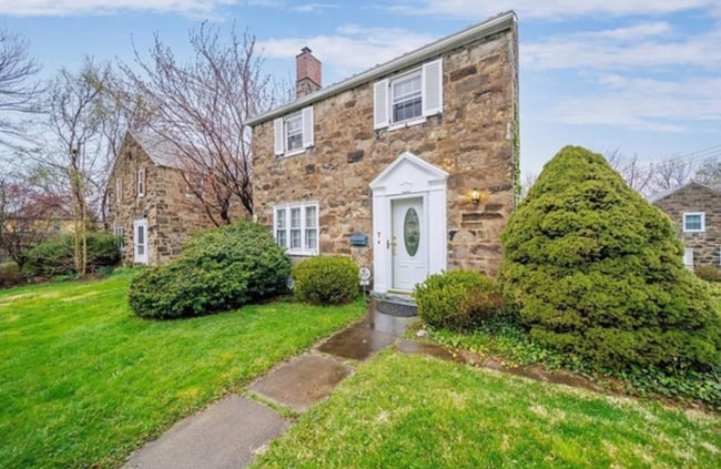 Photo - 7 Laurel Village House