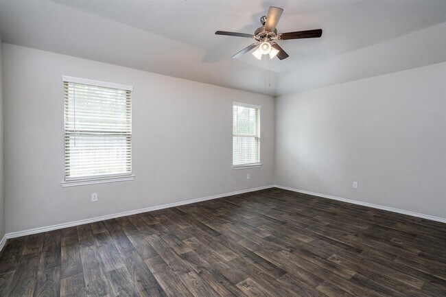 Foto del edificio - 14092 Crystal Cave Ln