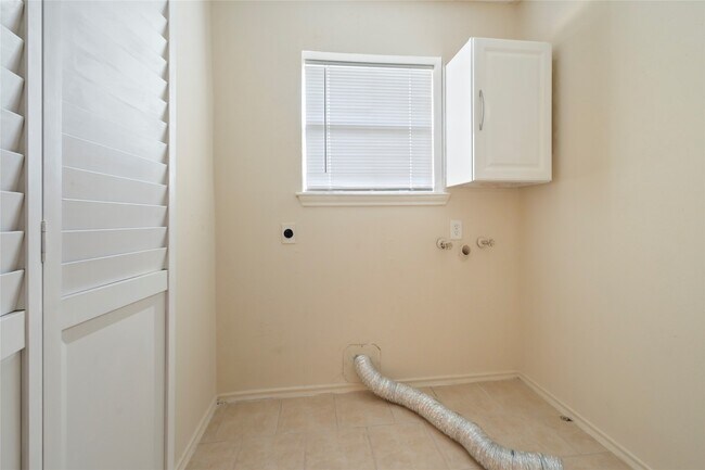 Foto del edificio - 3479 Rockrill Dr