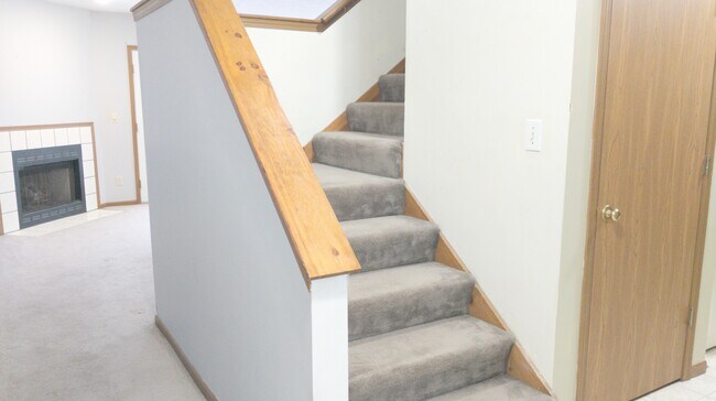 Foto del edificio - 296 Wintergreen Dr