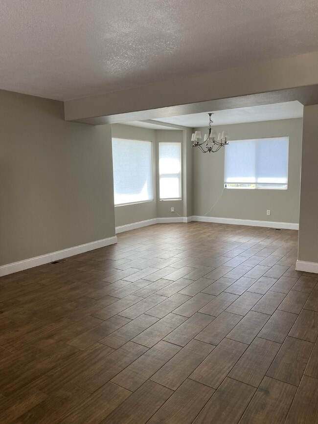 Foto del edificio - 5 bedroom - Oxbow