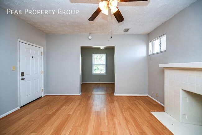 Photo - 2610 Woodburn Ave Apartment