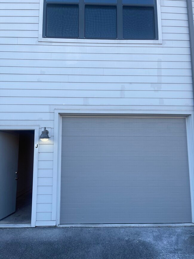 Foto del edificio - 1069 E Trinity Ln
