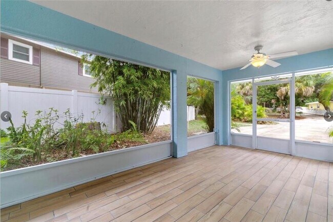 Building Photo - 2528 Boca Ciega Dr N