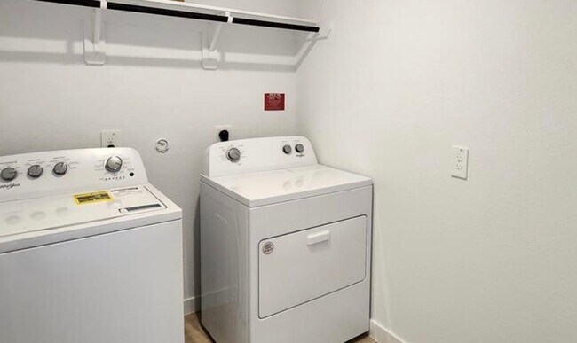 Foto del edificio - 3926 Pierce Pl Ln