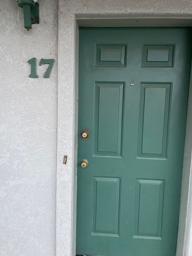 2 bedroom, 2 bath Condo Available - 2 bedroom, 2 bath Condo Available