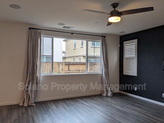 Foto del edificio - 537 Lavender Dr