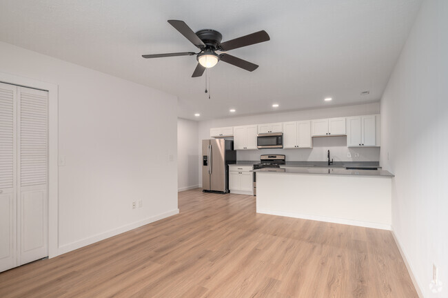 2 BD, 1,5 BA - 950SF - Sala de estar - Willowood Apartments