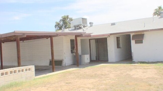 VISTA DESDE EL PATIO TRASERO - 6210 N 12th Pl