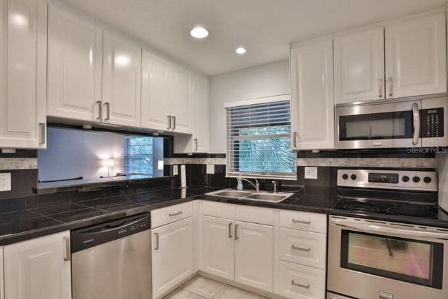 Building Photo - 500 Santa Cruz Pl NE