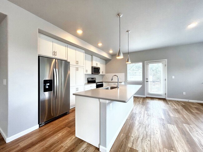 Building Photo - 4 E Saint Elmo Ave, Colorado Springs, CO 8...