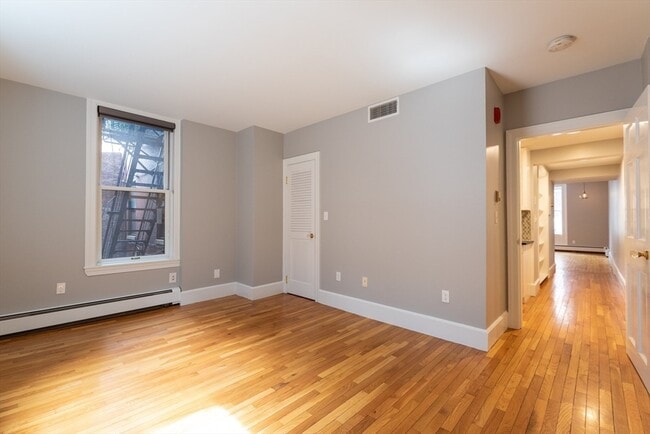 Building Photo - 40 Mt Vernon St