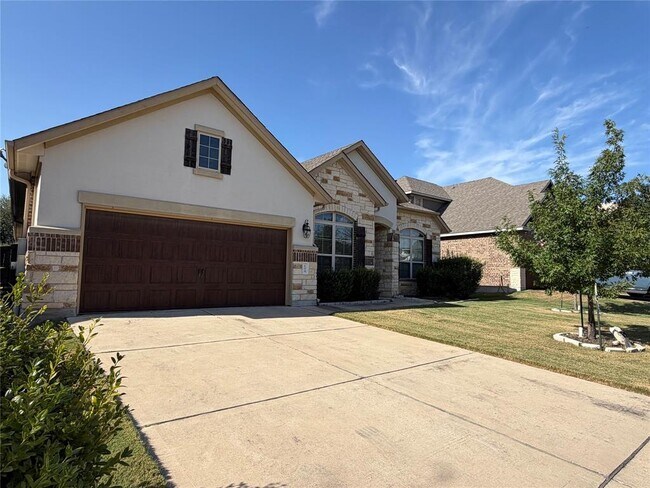 Building Photo - 104 Canyon Lake Ln