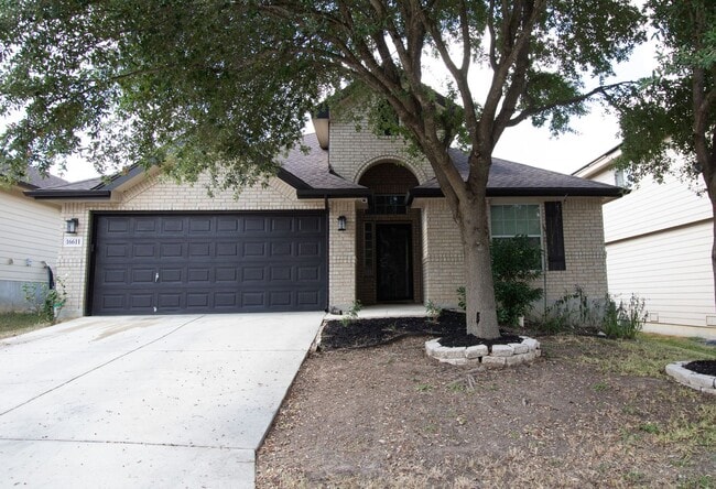 Foto del edificio - Welcome to this charming 3-bedroom, 2-bath...