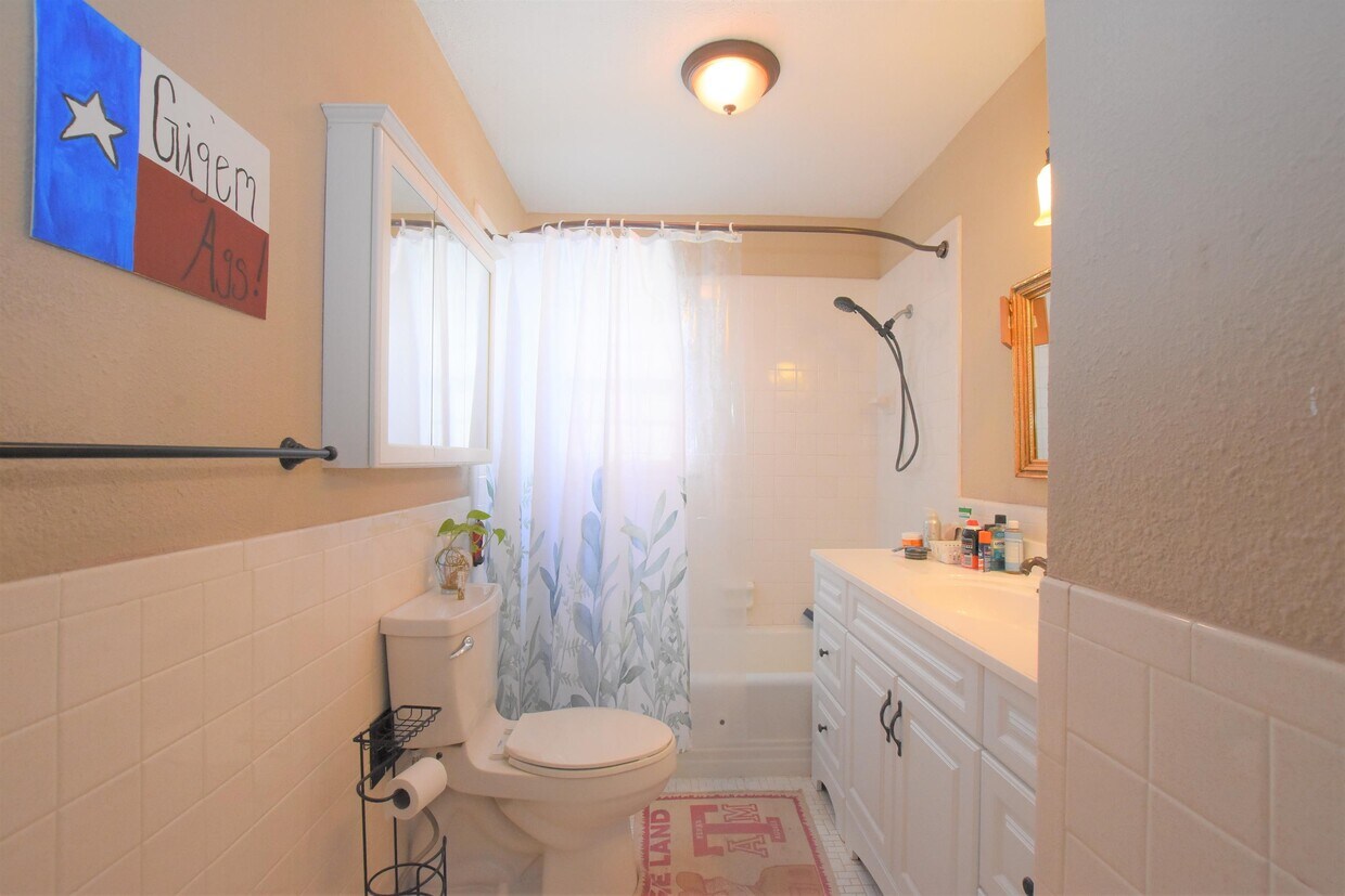 Primary Photo - 601 Huske St