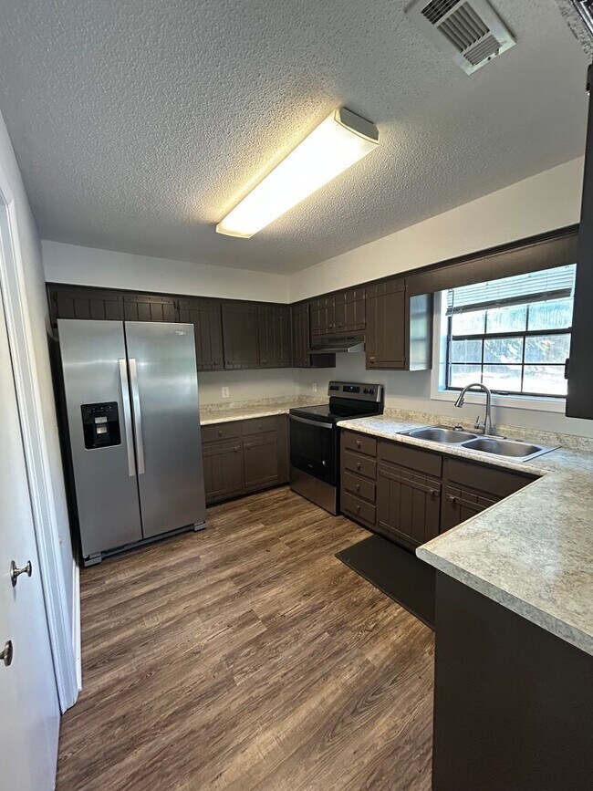 Building Photo - 109 Cambridge Rd