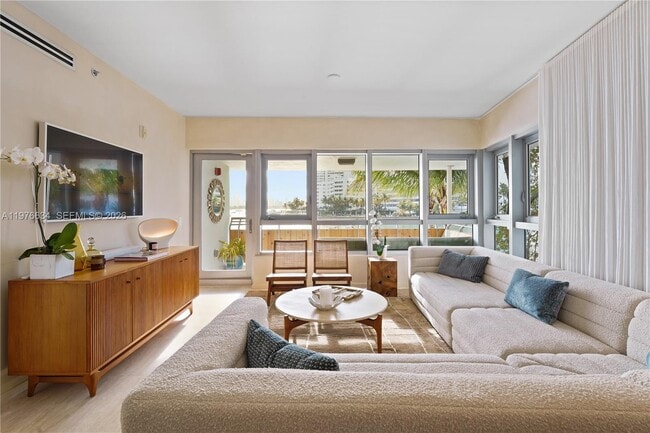 Building Photo - 1491 Lincoln Terrace