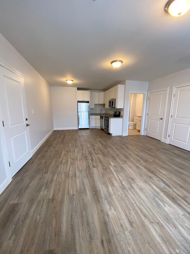 Living/Dining open layout - 37 Water St