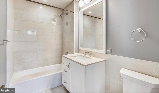 Foto del edificio - 4915 Hampden Ln