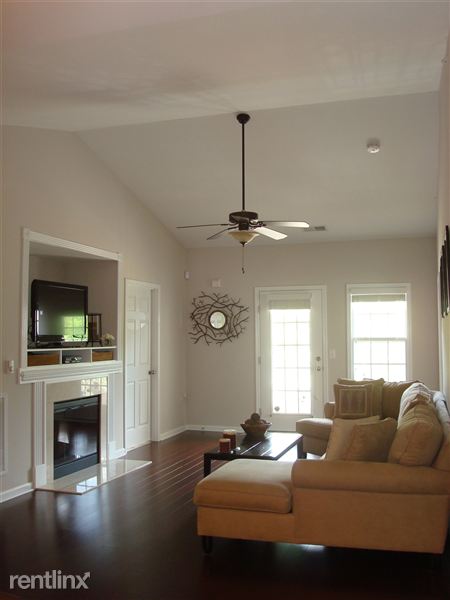 Building Photo - 612 Marshtree Ln