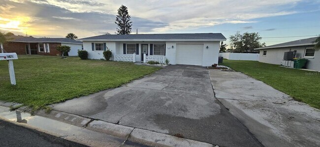 Foto del edificio - 1740 Elinor Pl