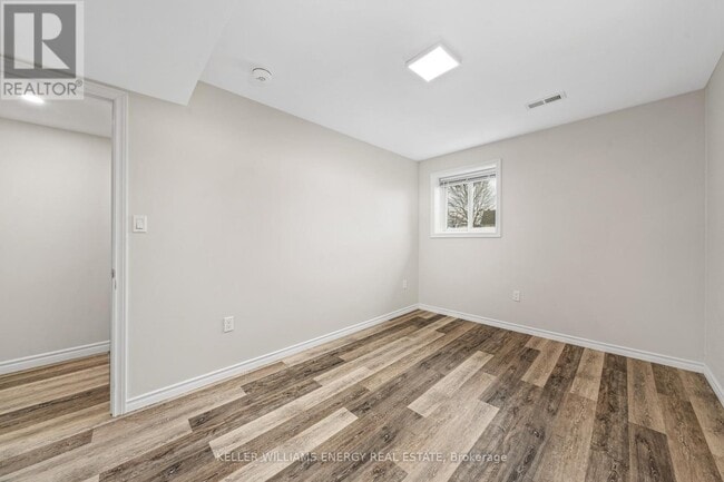 Photo du bâtiment - 106A WELLINGTON MAIN STREET