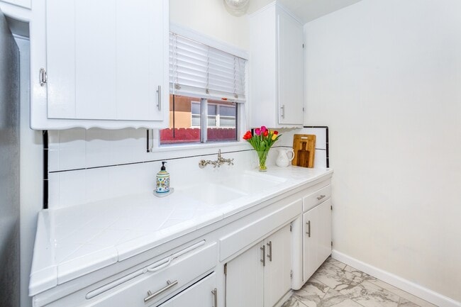 Foto del edificio - 2232 S Carmelina Ave