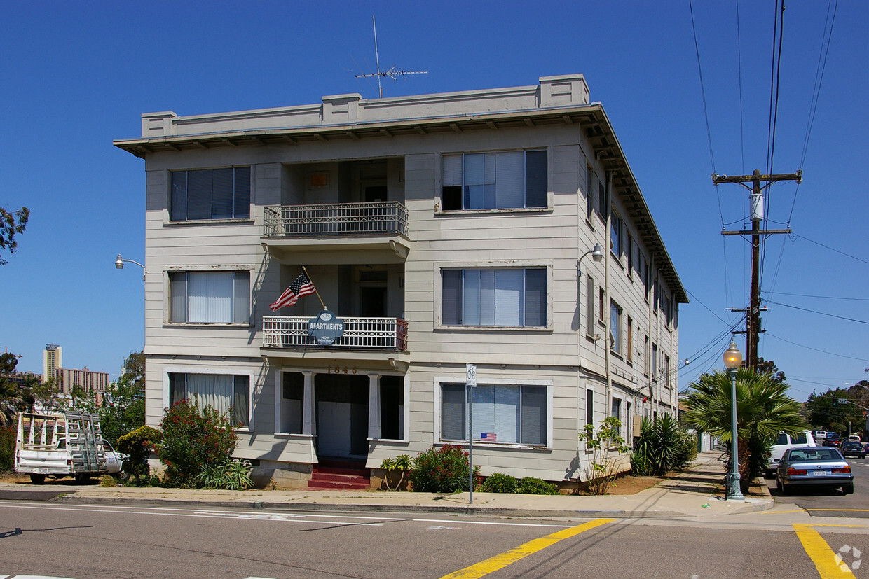 Building Photo - 1846 Island