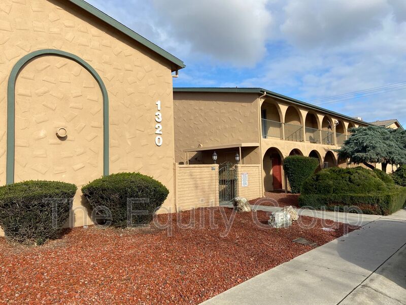 1320 W Vassar Ave Unit B, Visalia, CA 93277 Condo for Rent in Visalia
