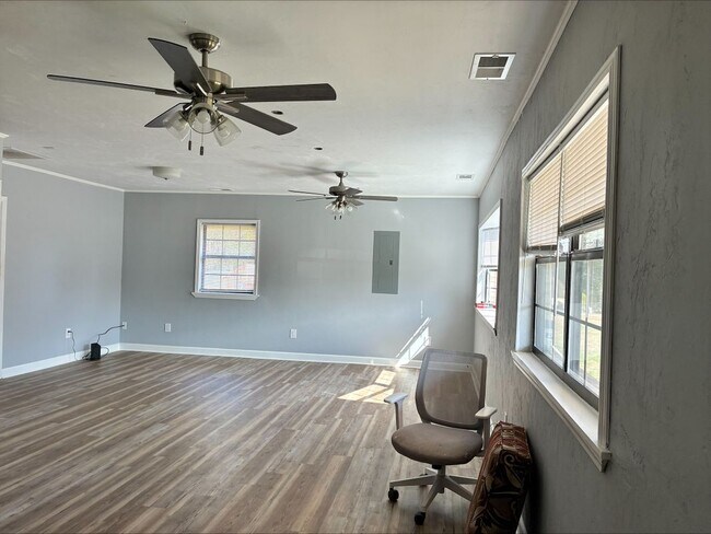 Building Photo - 1852 Hopkins Dr