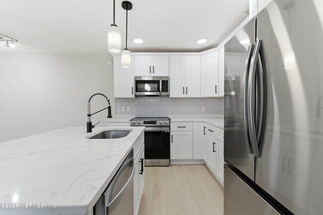 Foto del edificio - 10407 Big Tree Cir W