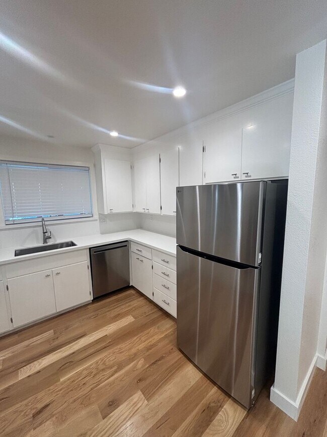 Foto del edificio - Recently Updated Large 4 Bedroom 2 Bathroom Bennett Valley Home