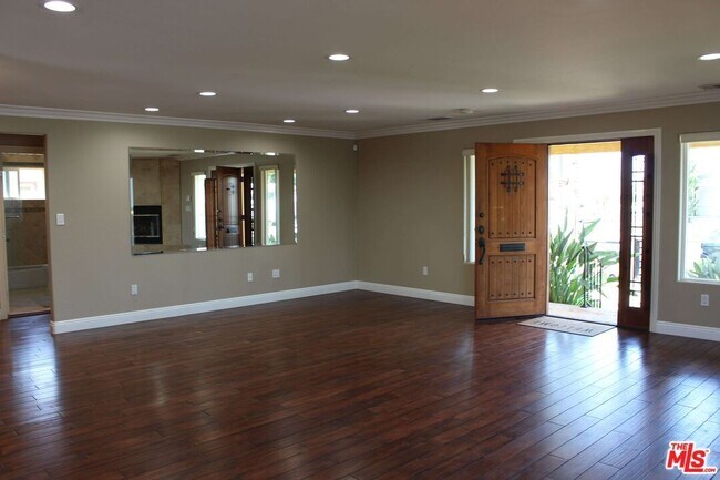 Building Photo - 2820 W 154th St