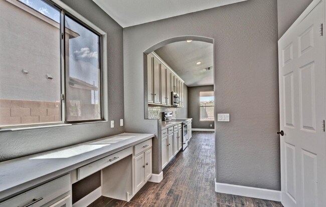 Building Photo - 14284 W Woodbridge Ave