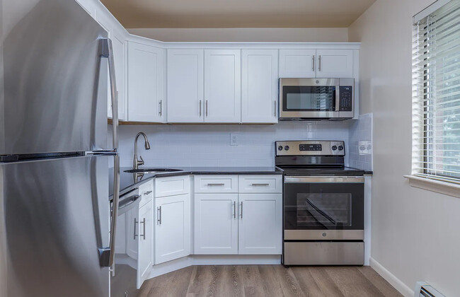 Building Photo - Rustic Ridge