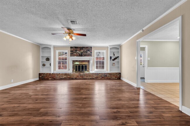 Foto del edificio - 23826 Farm Hill Dr