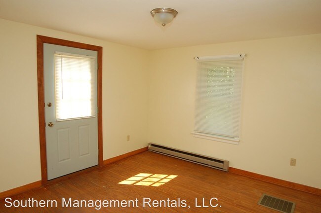 Building Photo - 2 br, 1 bath House - 126 S. Main St.