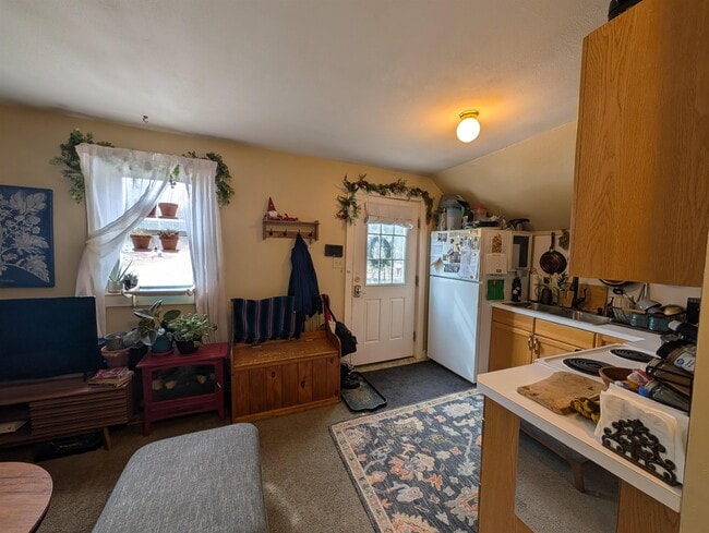 Building Photo - 73 Highland St