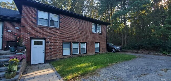 Building Photo - 119 Brewer Rd