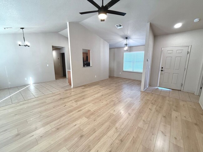 Building Photo - Cute 3BD 2BA Home Located Near Tinker AFB!!