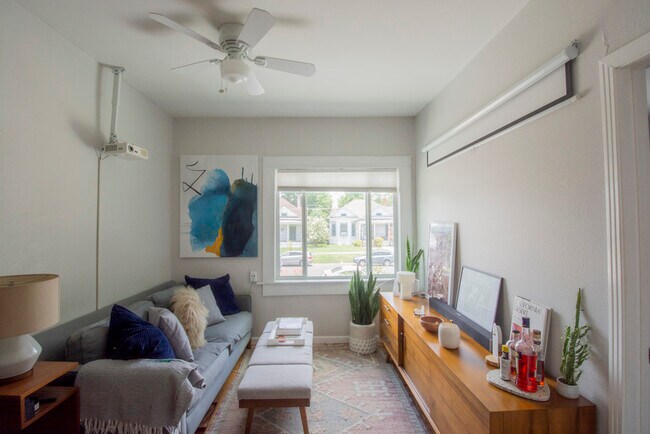 Foto del edificio - 812 W Russell Pl