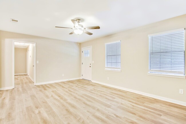 Building Photo - 5925 S Quail Dr