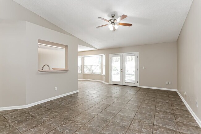 Building Photo - 8338 Lakemont Dr