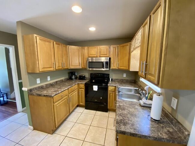 Foto del edificio - 3704 Timbercrest Dr NW