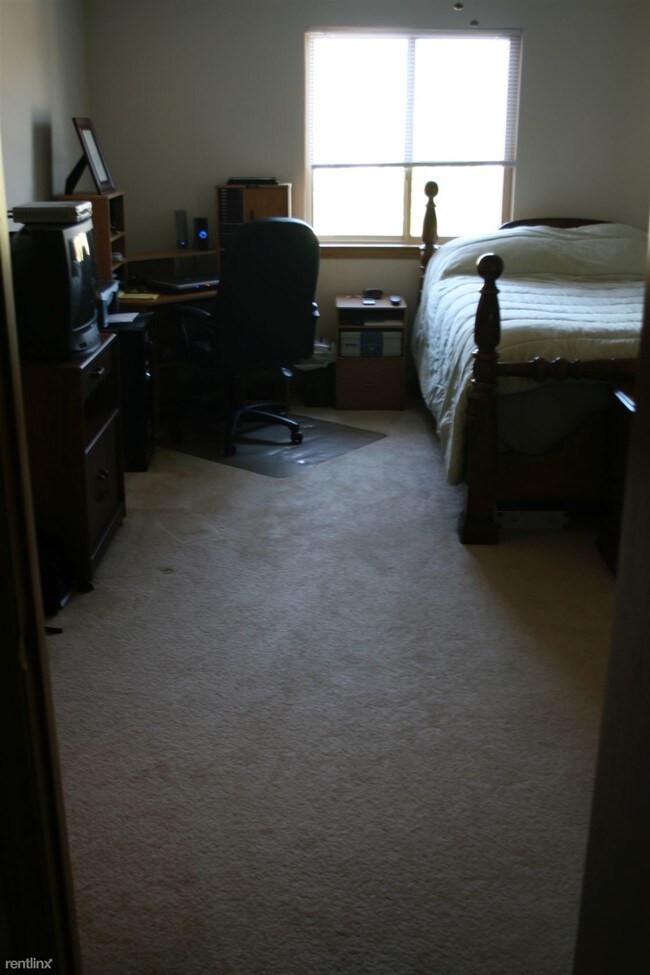 15815 Lakeside Dr, Southgate, MI 48195 Condo for Rent in Southgate