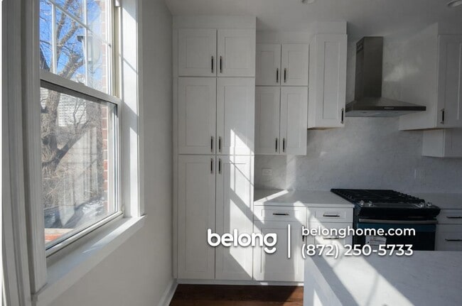 Building Photo - 4922 S Cornell Ave