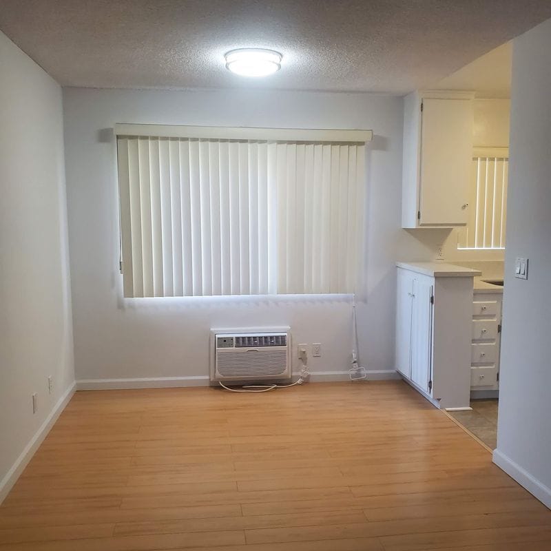 Primary Photo - 2212 S Bentley Ave
