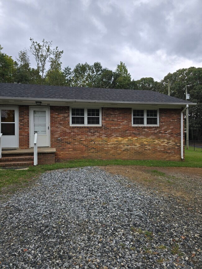 Building Photo - 1410 Old Furnace Rd